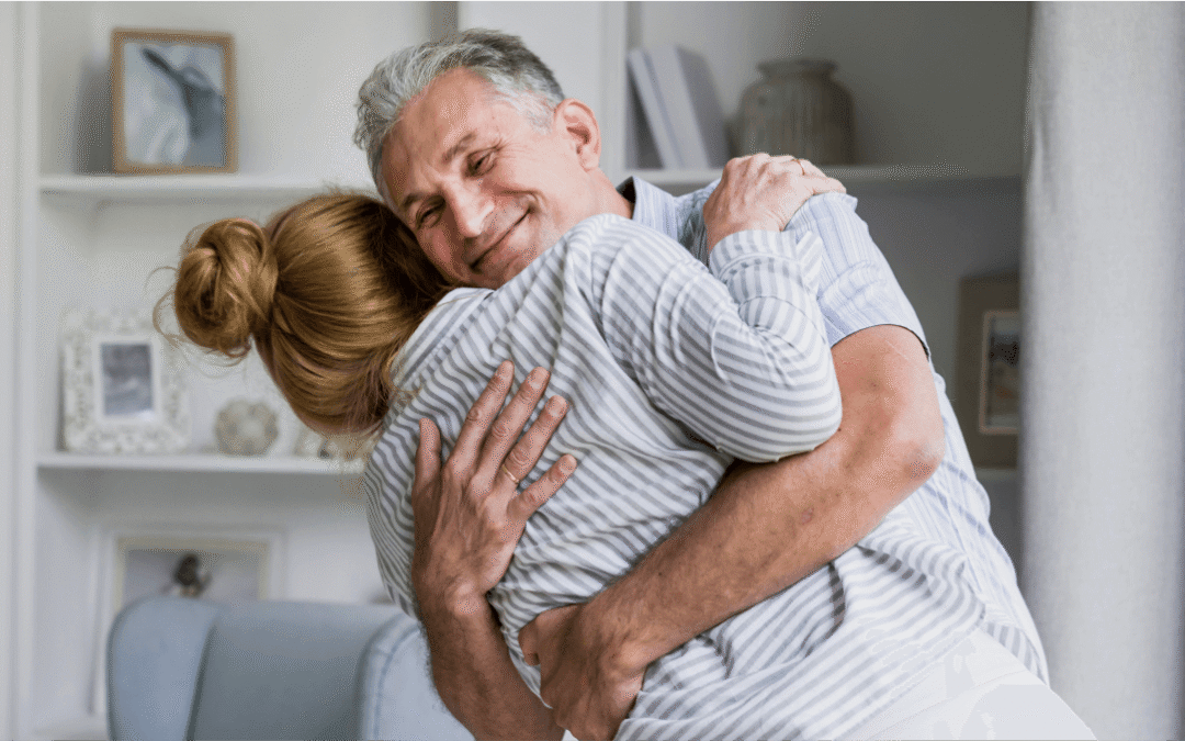 O poder terapêutico do abraço: por que ele é importante no climatério?